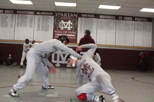 Angel Laurente, left, works with teammate Logan Marx-Hamilton’s inside shot during a r ...