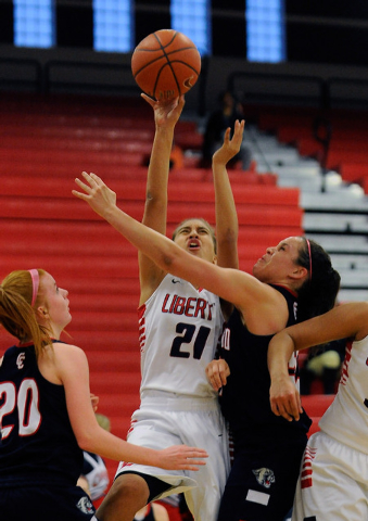 Liberty’s Kaily Kaimikaua (21) shoots over Coronado’s Karlie Thorn (20) and Kayl ...