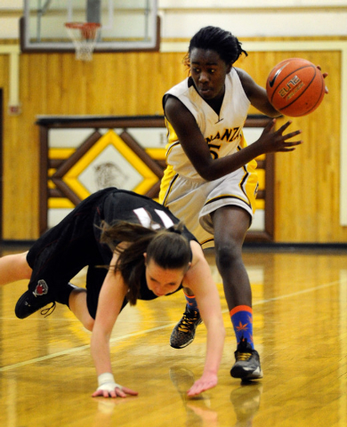 Bonanza’s Tanganika Hunt, right, brings the ball up court against Desert Oasis’ ...