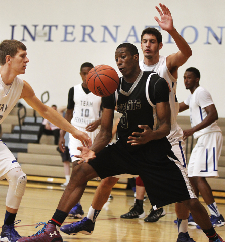 Findlay Prep forward Horace Spencer (0), shown with his Gym Rats (N.J.) travel team during t ...