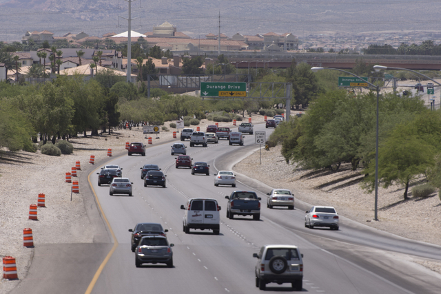 Traffic moves along Summerlin Parkway West of Buffalo Drive as construction takes place for a cable barrier rail system in Las Vegas, June 7, 2016. (Jason Ogulnik/Las Vegas Review-Journal)