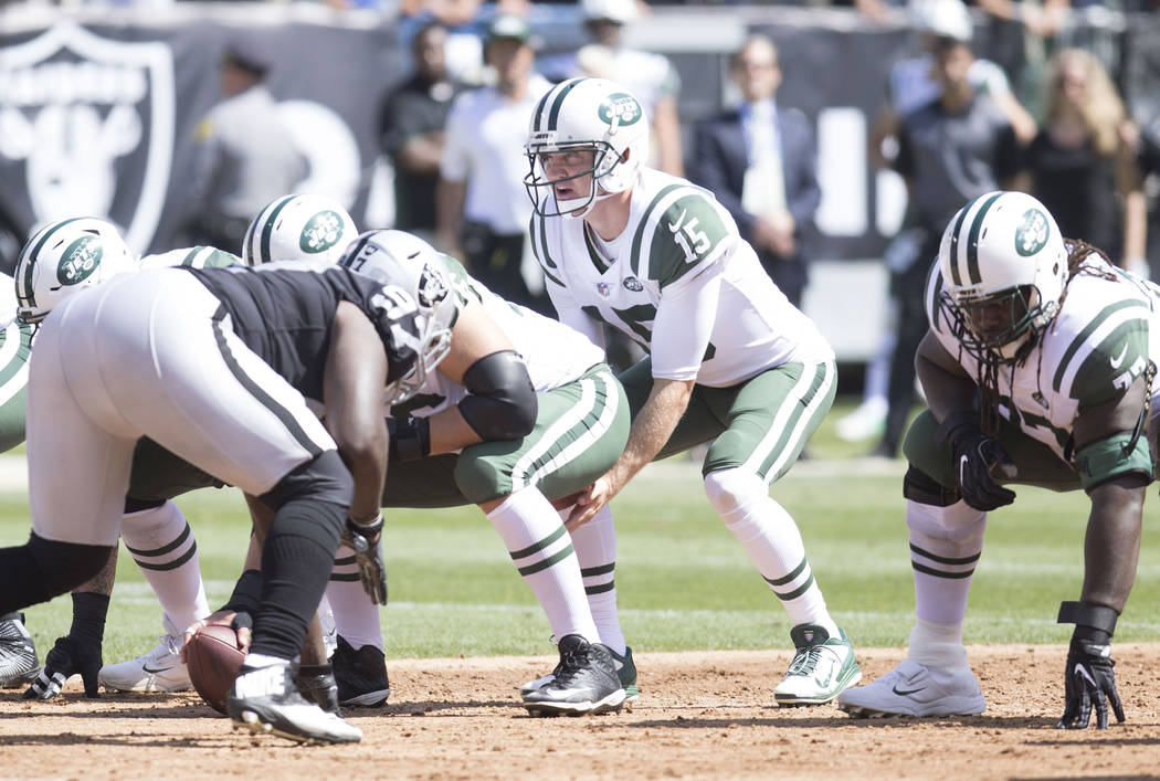 New York Jets quarterback Josh McCown (15) calls a play at the line of scrimmage in the first half of their game against the Raiders in Oakland, Calif., Sunday, Sept. 17, 2017. Heidi Fang Las Vega ...