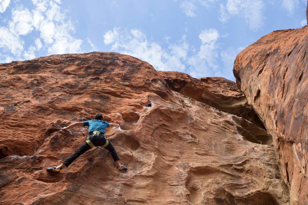 Alex Honnold ascends The Gallery at Red Rock Canyon on Monday, Dec. 17, 2018, in Las Vegas. Hon ...