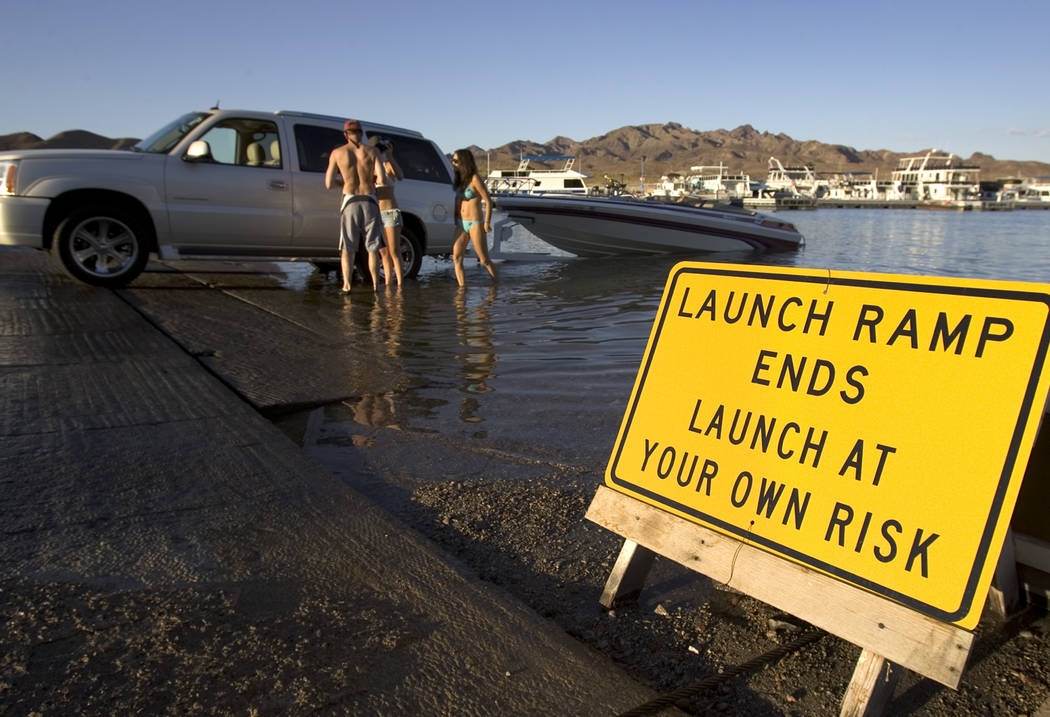 People retrieve their boat at the Callville Bay boat launch ramp at Lake Mead on Aug. 2, 2006. (K.M. Cannon/Las Vegas Review-Journal)