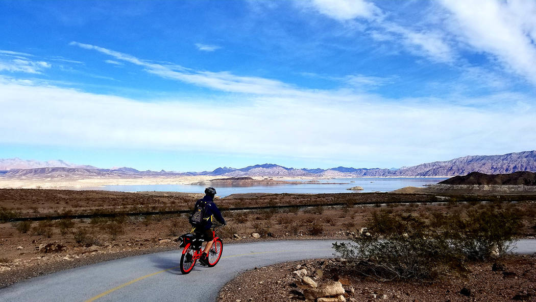 Lake Mead is in clear view by the time riders reach the loop's halfway point. (Natalie Burt)