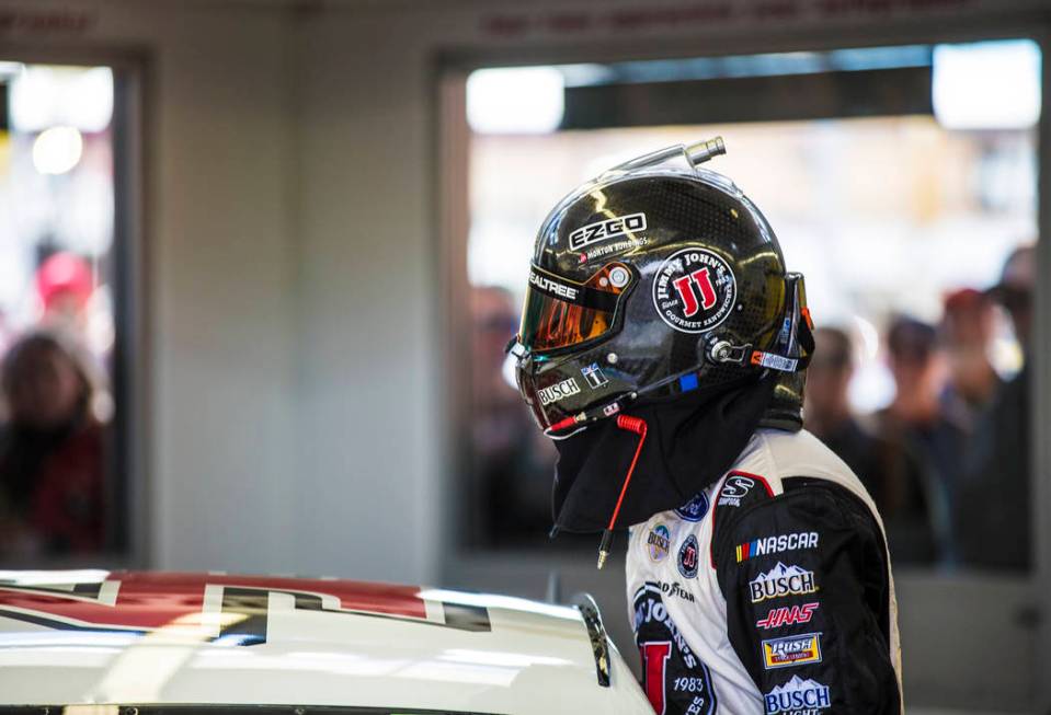 Kevin Harvick (4) gets into his car at the start of practice on Saturday, March 2, 2019, at Las Vegas Motor Speedway, in Las Vegas. (Benjamin Hager Review-Journal) @BenjaminHphoto