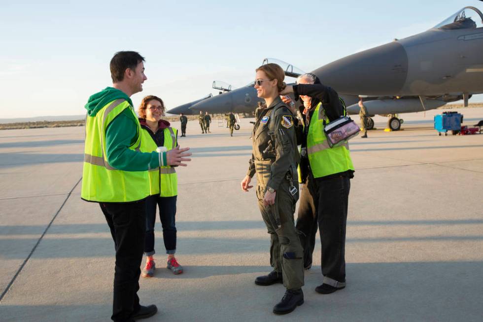 Directors Ryan Fleck and Anna Boden on set with Brie Larson, who stars as Carol Danvers/Captain Marvel in Marvel Studios' "Captain Marvel." (Chuck Zlotnick/Marvel Studios 2019)