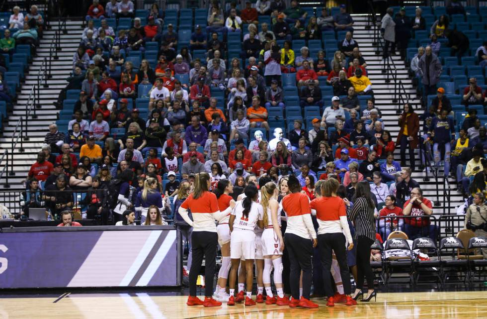 Utah players huddle before playing Washington in the Pac-12 women's basketball tournament at the MGM Grand Garden Arena in Las Vegas on Thursday, March 7, 2019. (Chase Stevens/Las Vegas Review-Jou ...