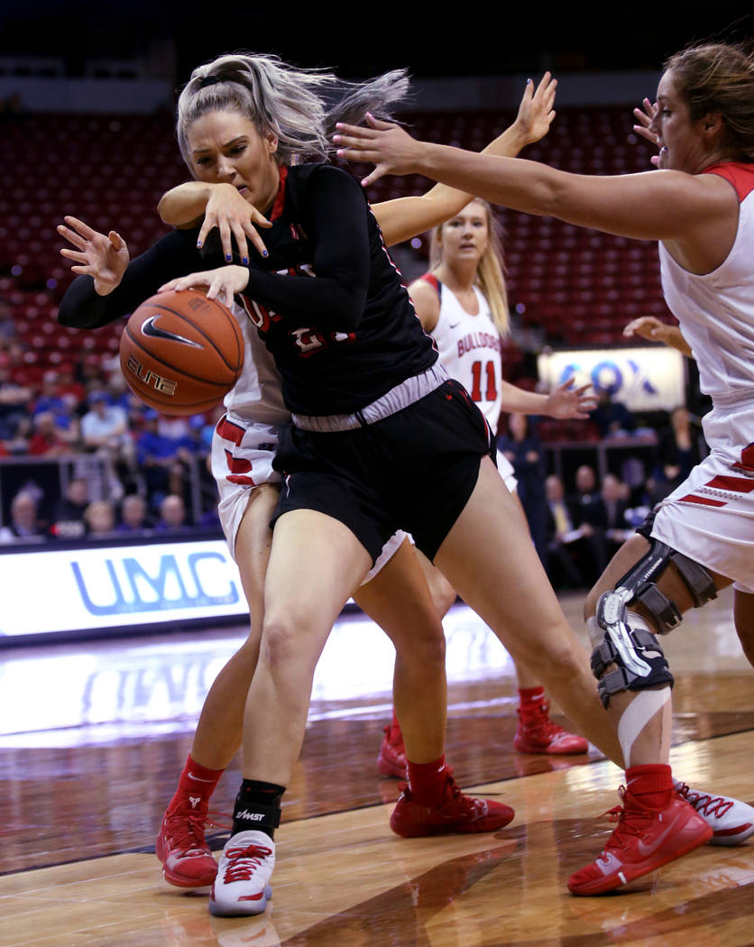 UNLV Lady Rebels forward Katie Powell (21) battles for a loose ball against Fresno State Bulldogs forward Breanne Knishka (13) right, in the fourth quarter of their quarterfinal game in the Mounta ...