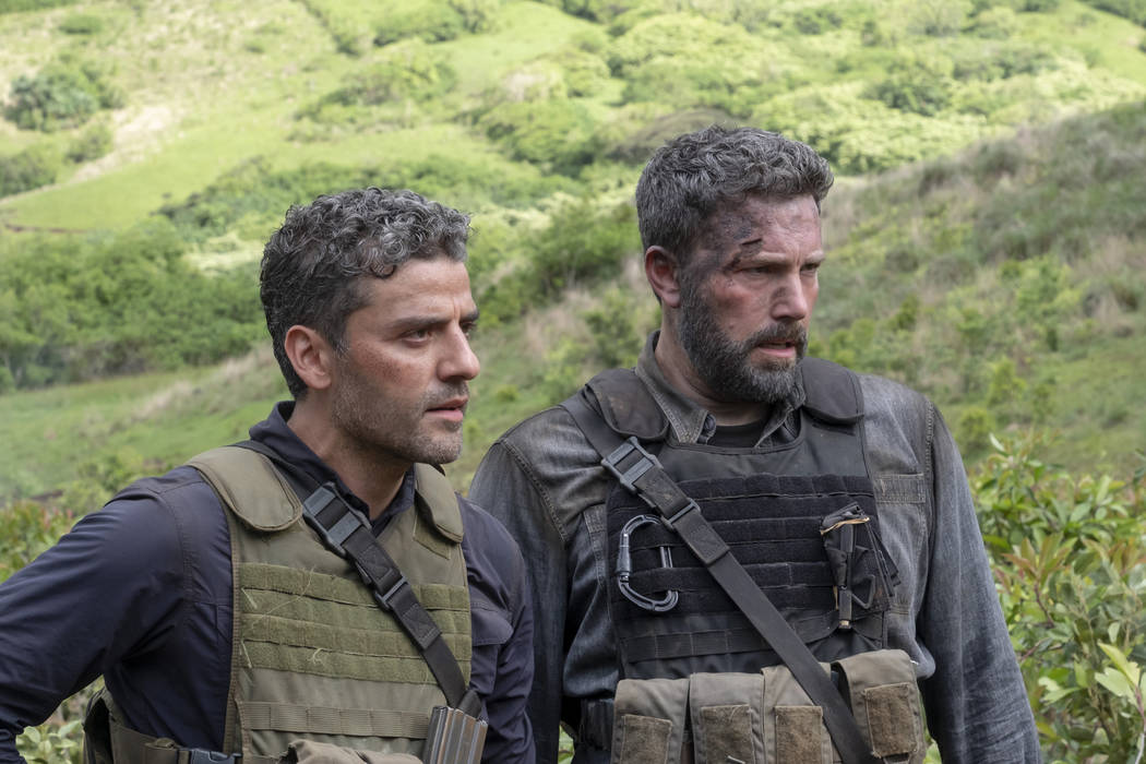 TRIPLE FRONTIER (2019) - pictured L-R: Oscar Isaac ("Pope") and Ben Affleck ("Redfly") (Melinda Sue Gordon/Netflix) TF_DAY37-0495.RAF