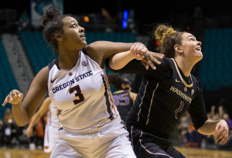 Oregon State junior guard Madison Washington (3), a Las Vegas native and Bishop Gorman graduate, fights for a rebound with Washington forward Hannah Johnson (1) in the first quarter during the Bea ...