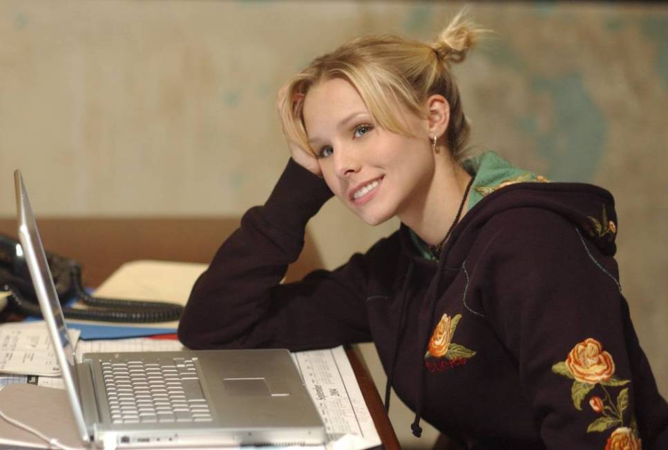 Veronica (Kristen Bell) in VERONICA MARS on UPN.