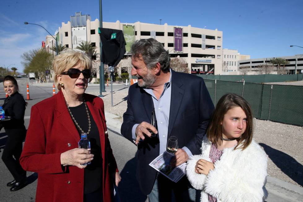 Las Vegas Mayor Carolyn Goodman visits with the late Robin Leach's son, Steve Leach and his daughter Gianna, 10, during a unveiling ceremony for Robin Leach Lane running between the Cleveland Clin ...