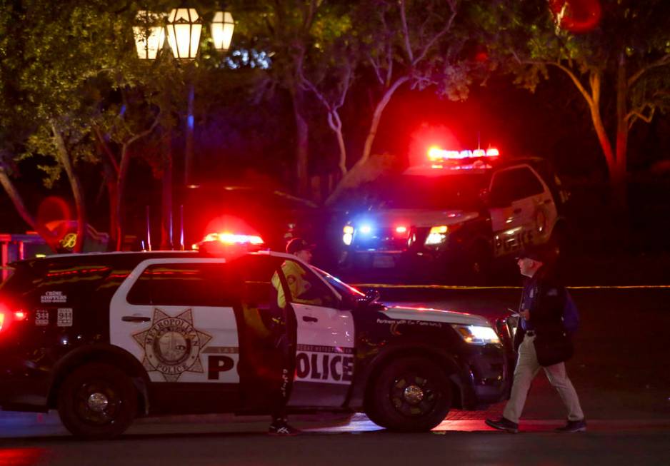 Las Vegas police officers investigate outside of the north valet at the Bellagio after police fired at a robbery suspect in Las Vegas on Friday, March 15, 2019. (Chase Stevens/Las Vegas Review-Jou ...