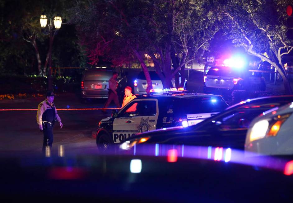 Las Vegas police officers investigate outside of the north valet at the Bellagio after police fired at a robbery suspect in Las Vegas on Friday, March 15, 2019. (Chase Stevens/Las Vegas Review-Jou ...