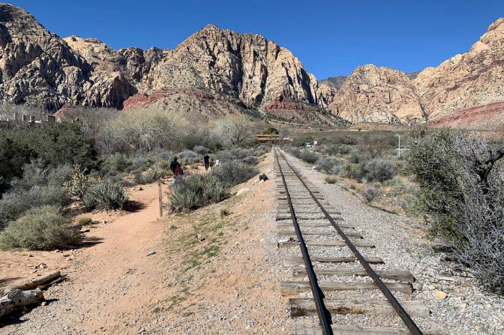 Visitors lined up early to get one last trip to Bonnie Springs Ranch, Sunday, before the attraction closes its doors later tonight. (Kimber Laux / Review-Journal)