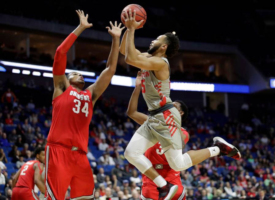 Houston's Galen Robinson Jr., right, heads to the basket as Ohio State's Kaleb Wesson (34) defends during the second half of a second round men's college basketball game in the NCAA Tournament Sun ...