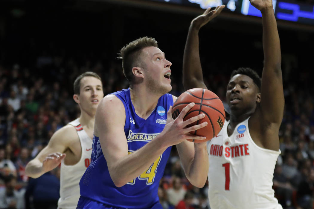 South Dakota State forward Mike Daum, left, puts up a shot against Ohio State forward Jae'Sean ...