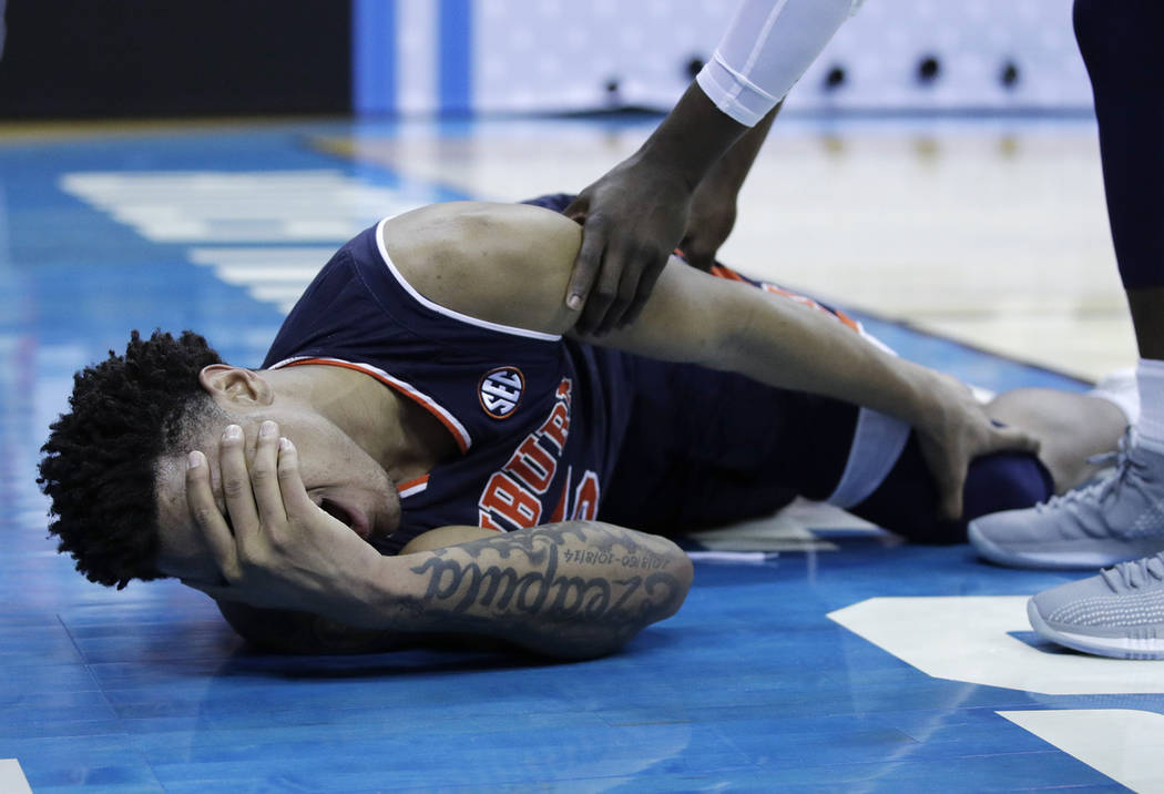 Auburn's Chuma Okeke yells out in pain after being injured during the second half of a men's NC ...