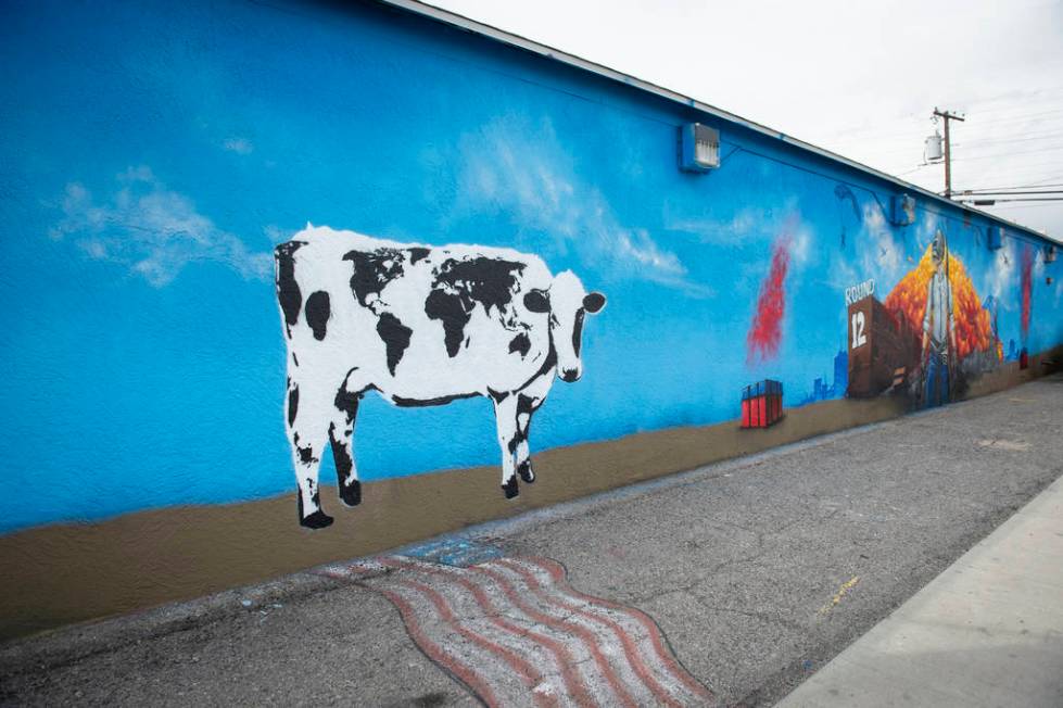 The "World Cow" created by DJ Barry is now completed, which is located on the wall of ...