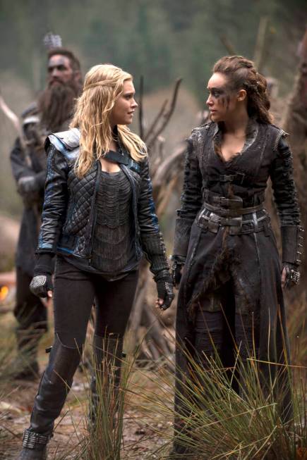 The 100 -- "Bodyguard of Lies" -- Image: HU214B_0062 -- Pictured (L-R): Eliza Taylor as Clarke ...