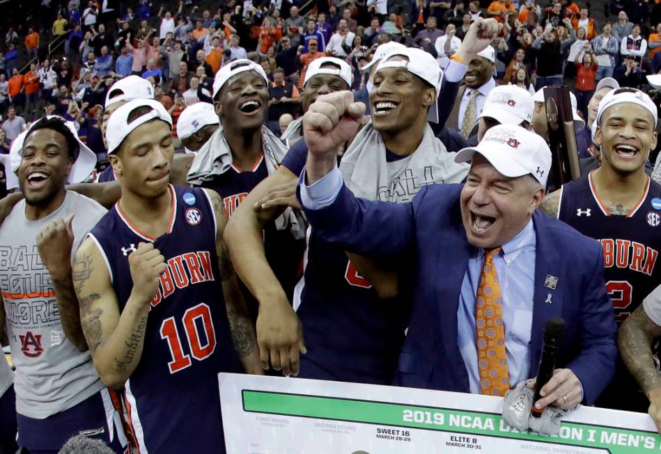 Auburn head coach Bruce Pearl celebrates with his team after the Midwest Regional final game ag ...