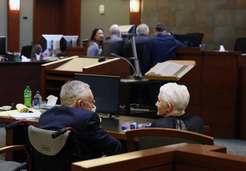 Former U.S. Sen. Harry Reid, left, and his wife, Landra Gould, chat as District Judge Joe Hardy ...