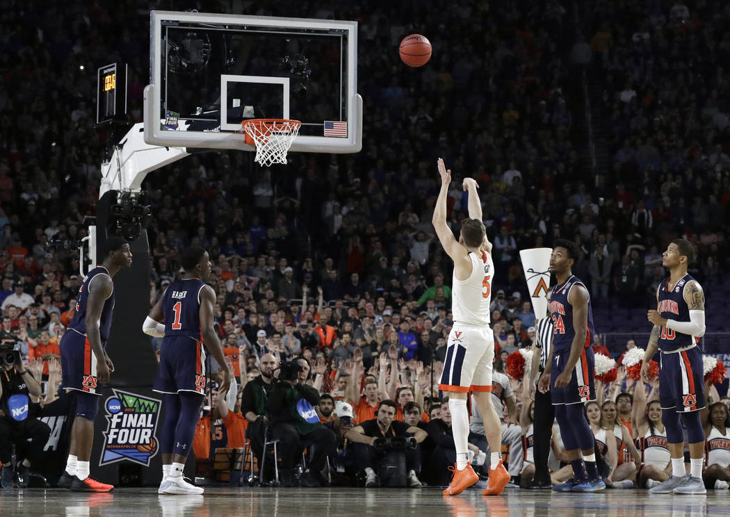 Virginia's Kyle Guy (5) shoots the last free throw to defeat Auburn 63-62 during the second hal ...