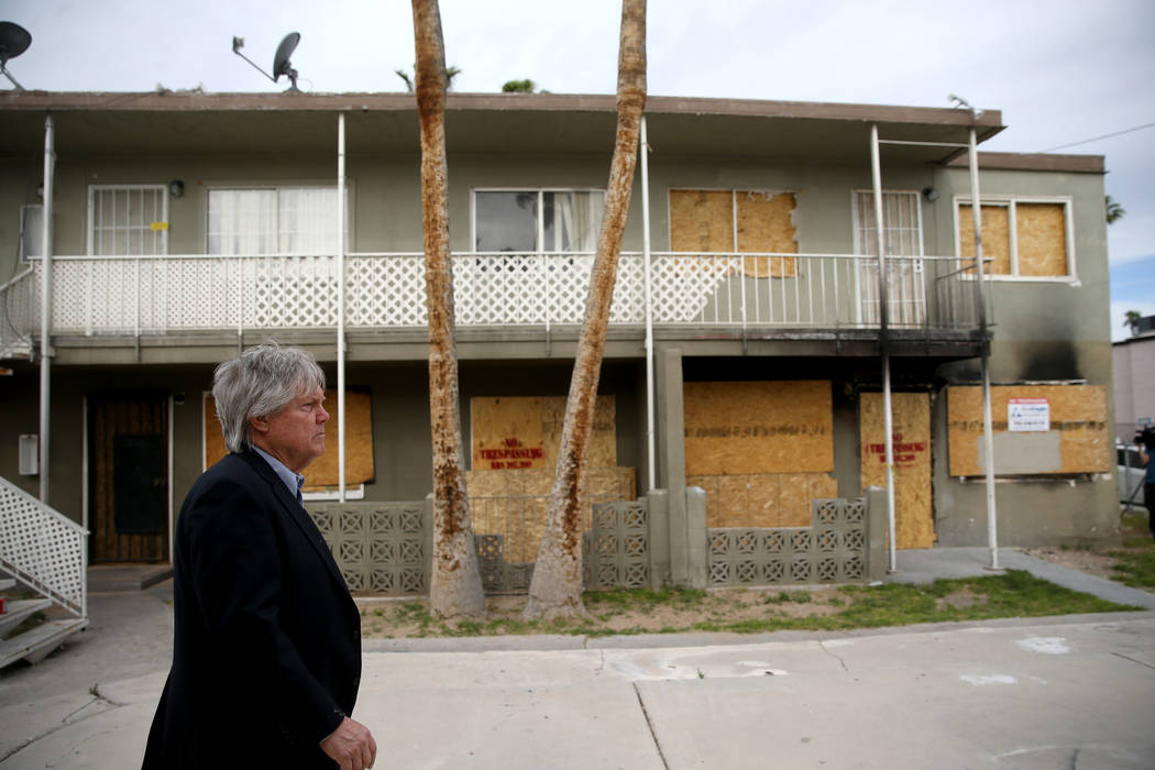 Clark County Commissioner Tick Segerblom checks out apartments on Calcaterra Circle in the Palo ...