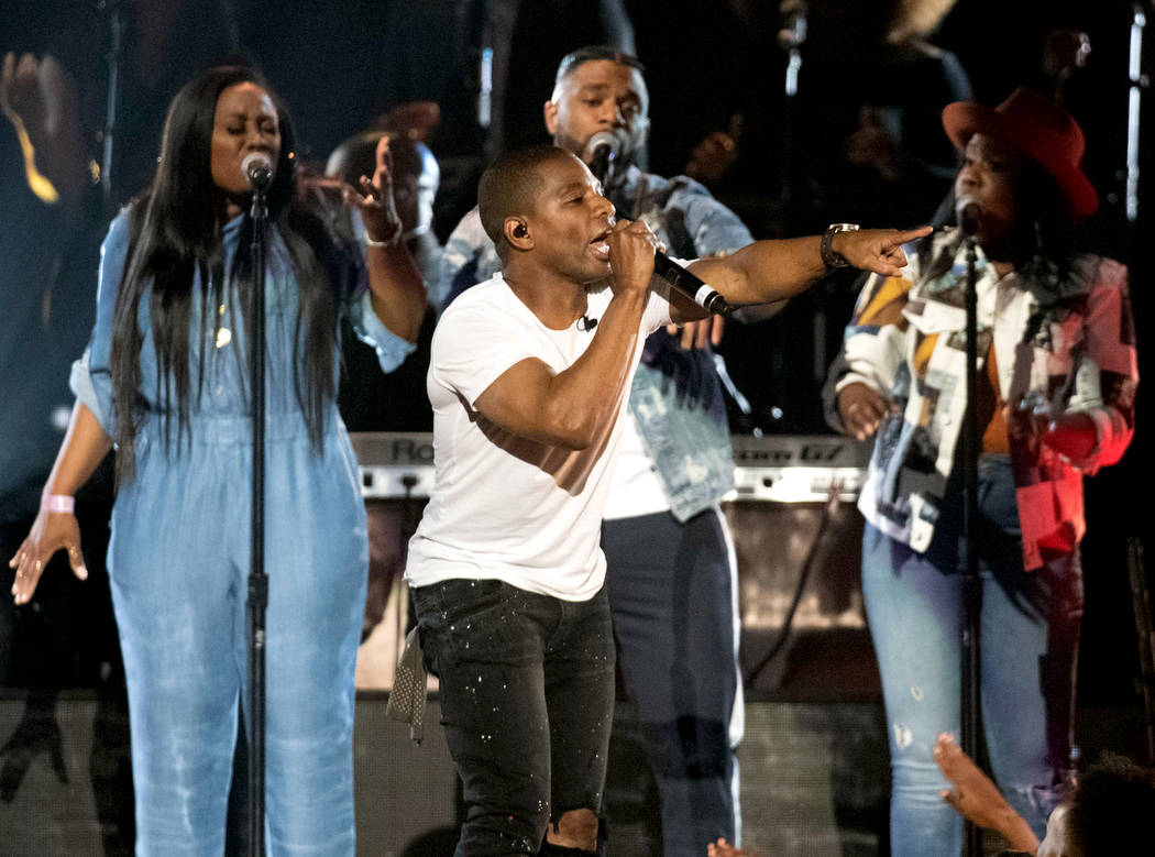 Crossover gospel star Kirk Franklin returned to host the Stellar Awards for the second year in ...