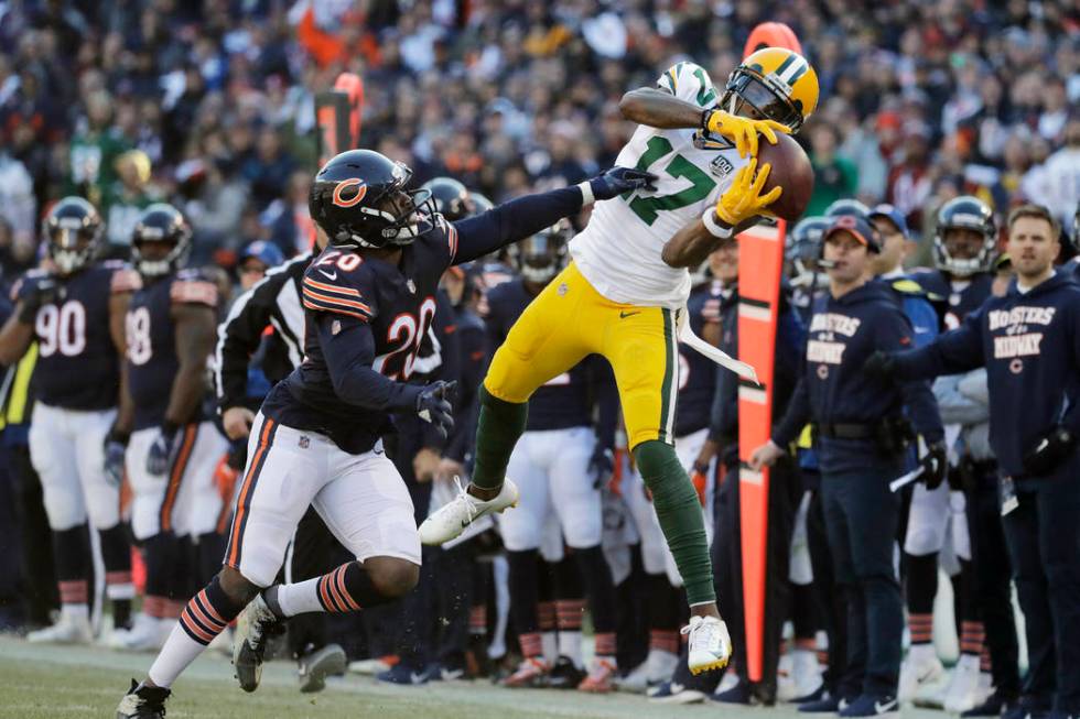Green Bay Packers wide receiver Davante Adams (17) makes a catch against Chicago Bears cornerba ...