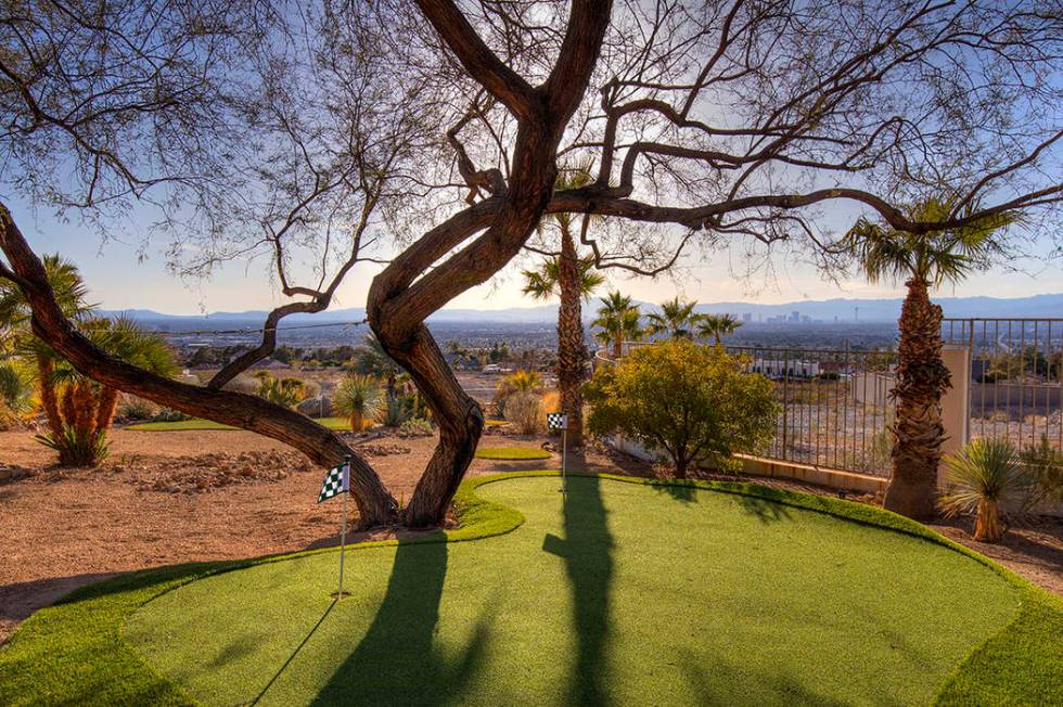 The putting green. (Sotherby’s International Realty, Synergy)