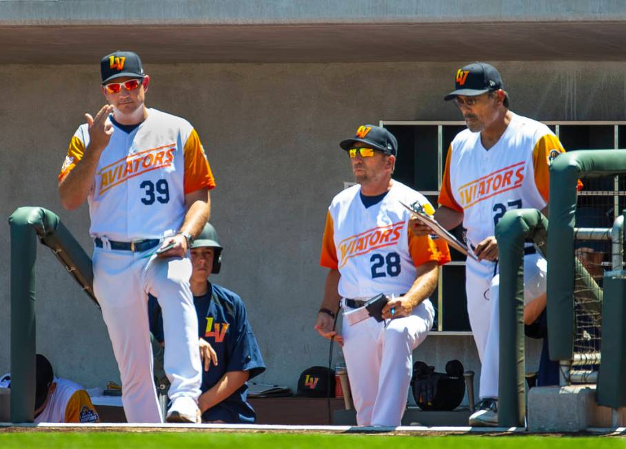 Aviators manager Fran Riordan (39) sends in signals to his batter with coaches Craig Conklin (2 ...