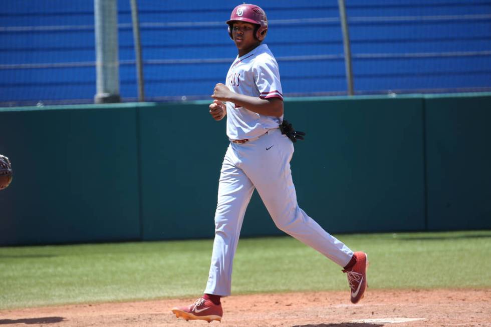 Desert Oasis' Jacob Walsh (21) runs home for a run against Las Vegas in the Southern Nevada cha ...