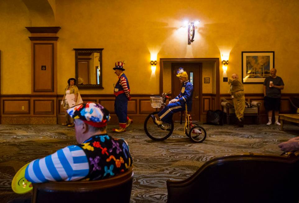 Jesse Recker, also known as Sodacracker the Clown, center, of Mesa, Ariz., waits to compete in ...