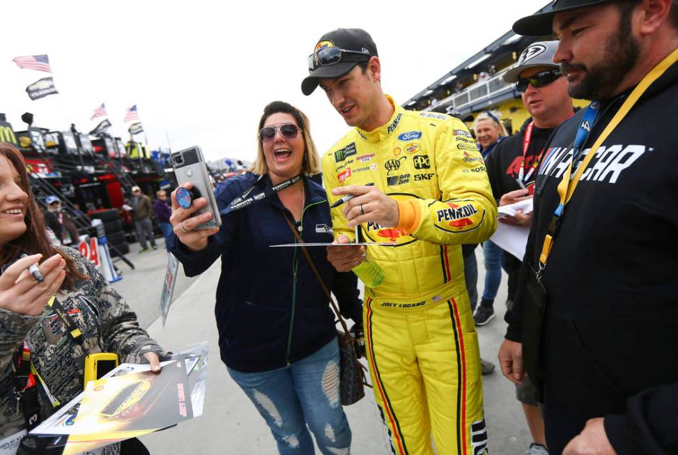 Monster Energy NASCAR Cup Series driver Joey Logano (22) takes a selfie with Liz Okeson of Ceda ...