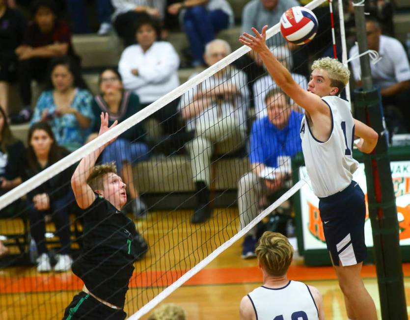 Palo Verde's Andrew Tingey (7) sends the ball past Coronado's Randy Cowles (10) during the Clas ...