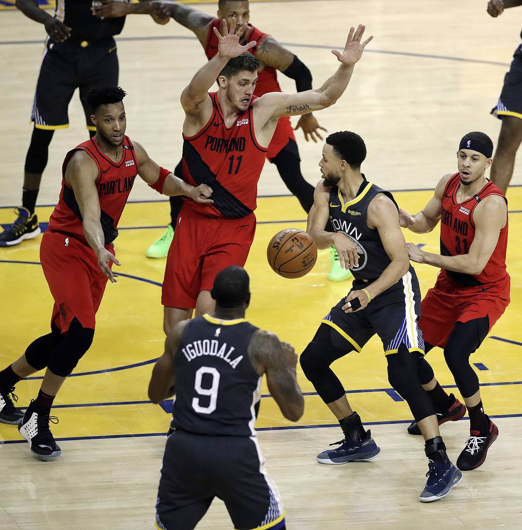 Golden State Warriors' Stephen Curry passes to Andre Iguodala (9) as Portland Trail Blazers' Se ...