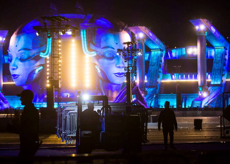 Event officials clear the area at the Kinetic Field stage after it was shut down due to high wi ...