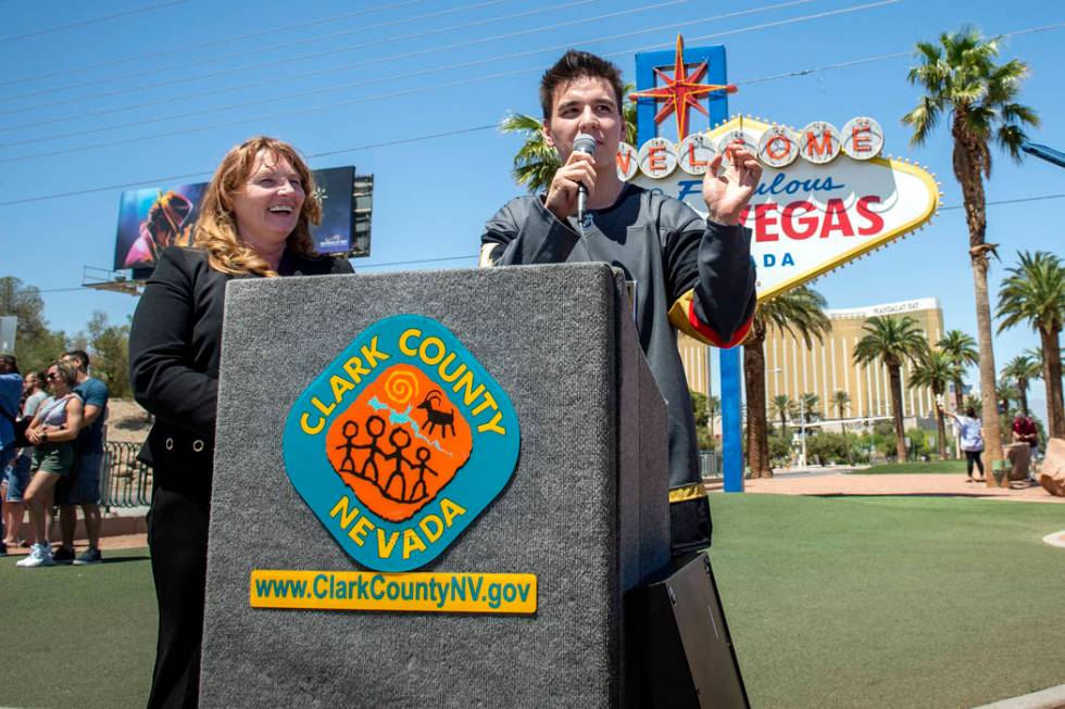 "Jeopardy!" sensation James Holzhauer, right answers questions from the media after b ...