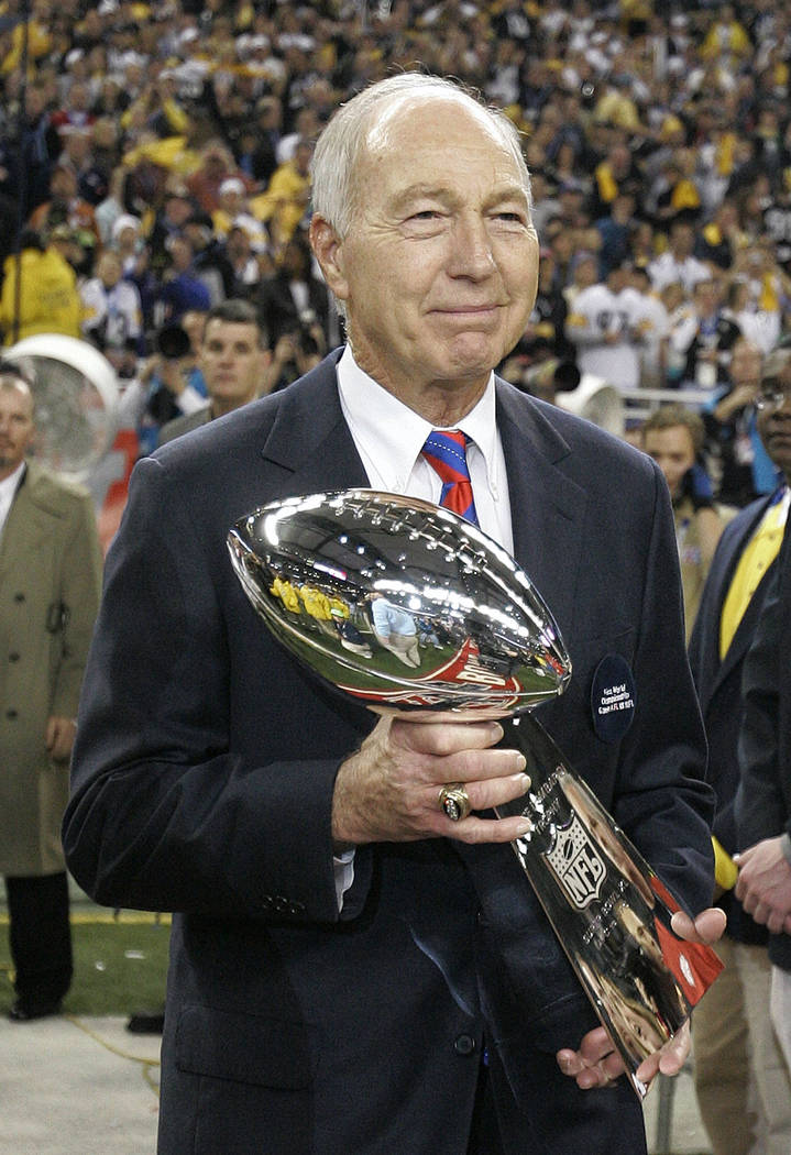 FILE - In this Feb. 5, 2006, file photo, former Green Bay Packers' Bart Starr carries in the Vi ...