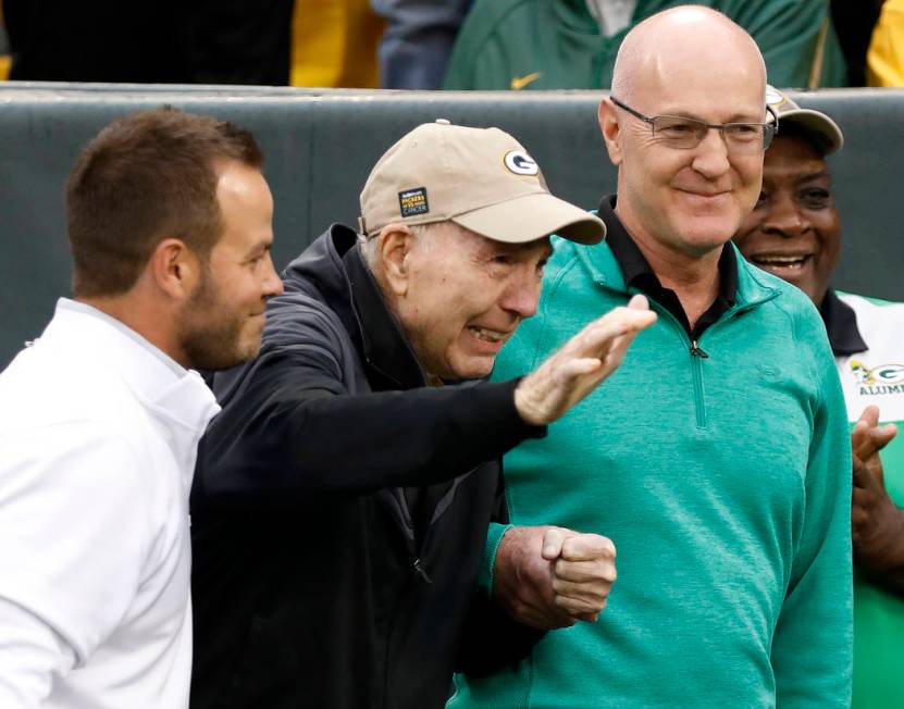 Former Green Bay Packers Hall of Fame quarterback Bart Starr waves to fans as he attends the 50 ...