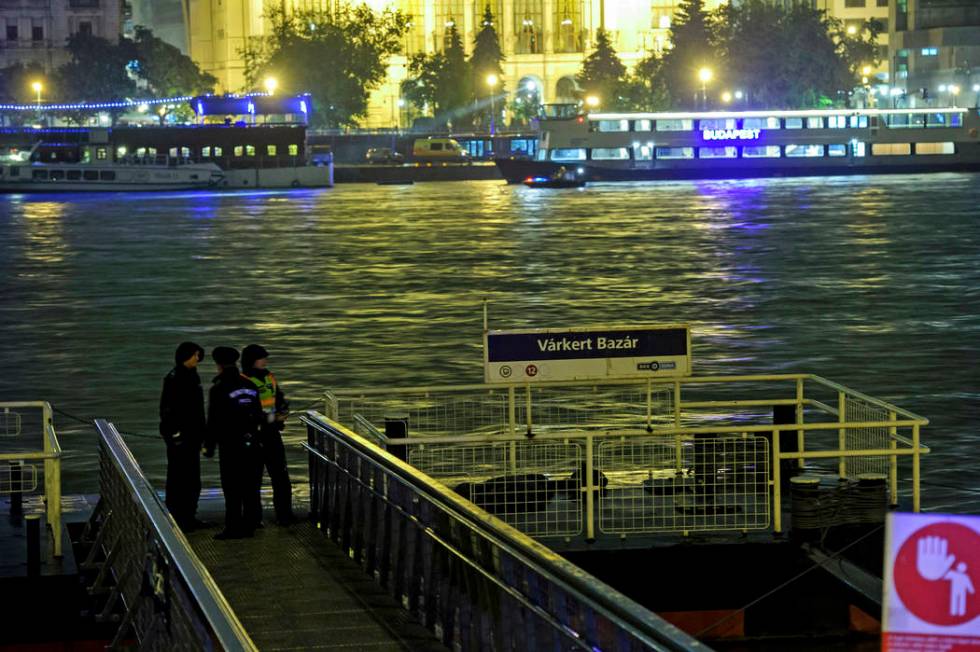 Police officers stand on a landing dock early Thursday, May 30, 2019 after a tourist boat crash ...