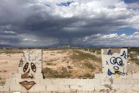 Storm clouds loom over the south Las Vegas Valley, Thursday, May 30, 2019. (Eli Segall/Las Vega ...