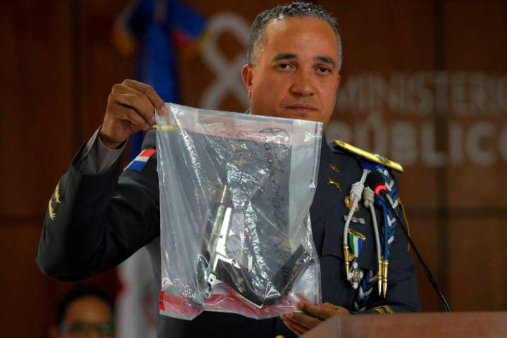 The director of the National Police, General Ney Aldrin Bautista Almonte shows the weapon that ...