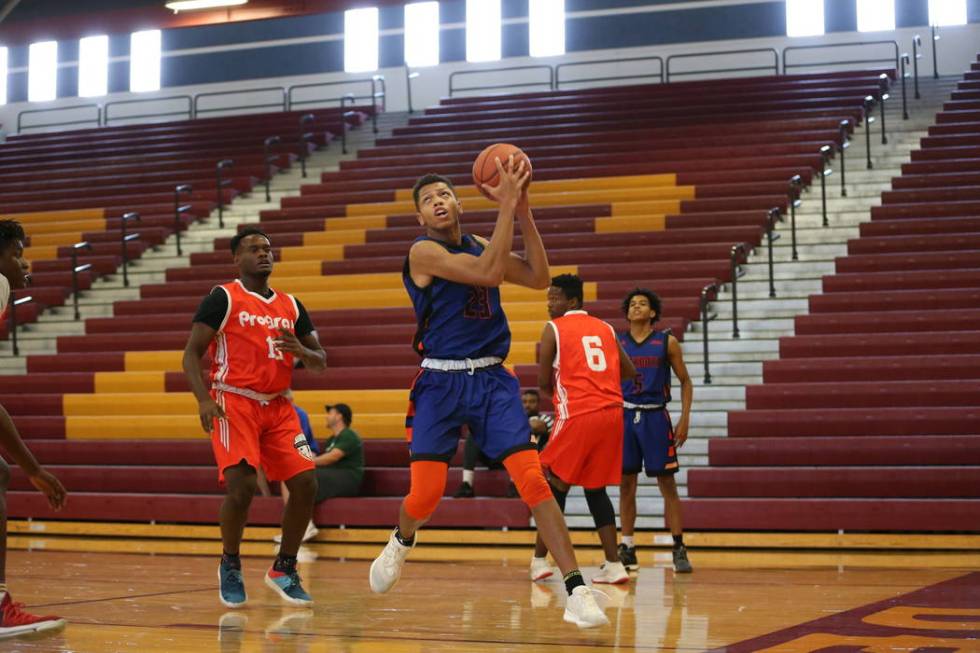 Las Vegas Knicks guard Nick Blake (23) looks for an open shot during his basketball game at Del ...