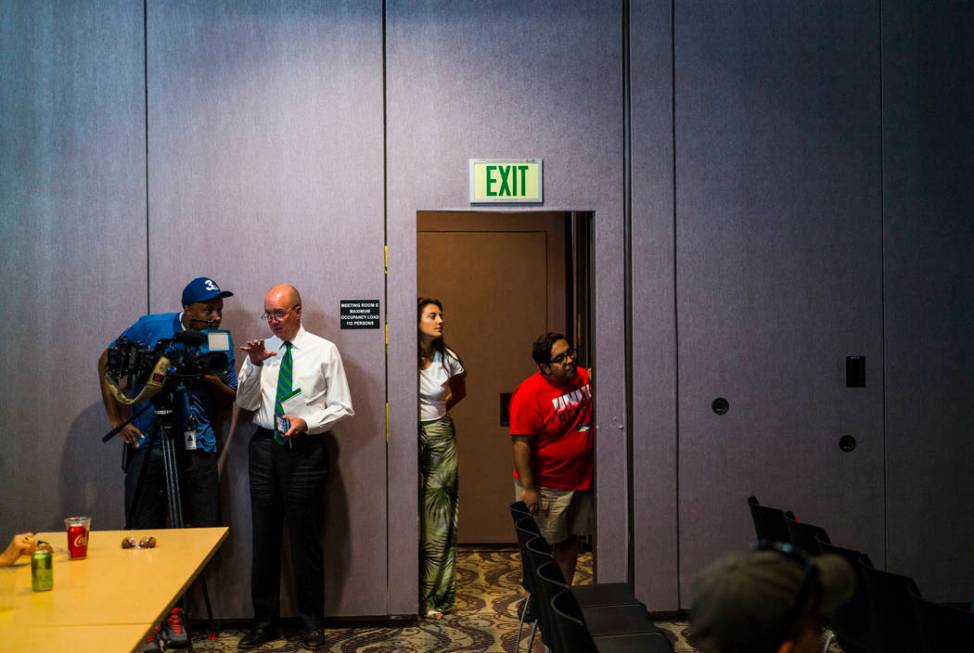 UNLV students Lynnette Hull, center, and Max Gonzalz, right, watch the Democratic presidential ...