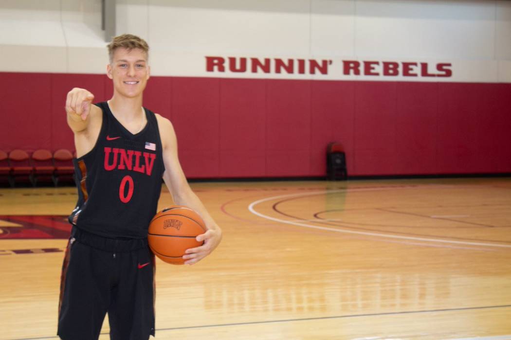 Wisconson guard Isaac Lindsey committed to play at UNLV on Wednesday. (@IsaacLindsey10/Twitter)