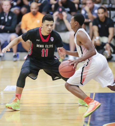 Point guard Skylar Mays (11) of Mo Williams Elite plays defense during the Las Vegas Fab 48 ...