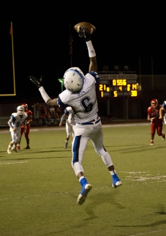 Basic High School wide receiver Deondre Ishman catches a ball against Arbor View High School ...